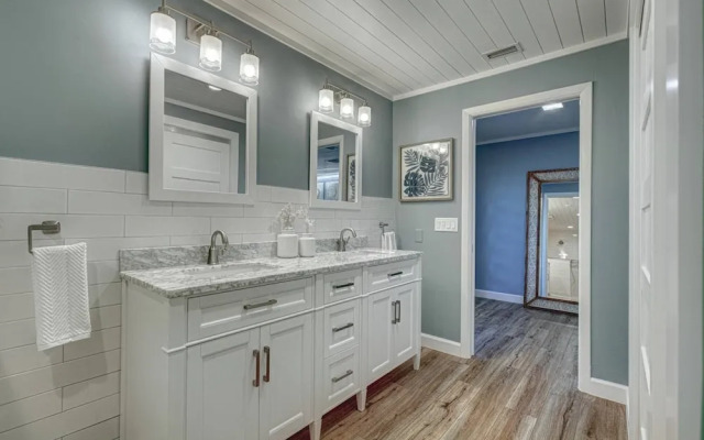 Azure Paradise on the Canal