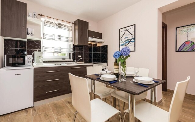 Stunning Home in Icici With Wifi and 2 Bedrooms