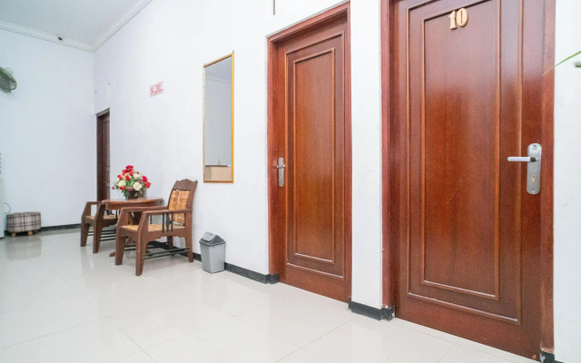 RedDoorz near Matahari Singosaren Solo