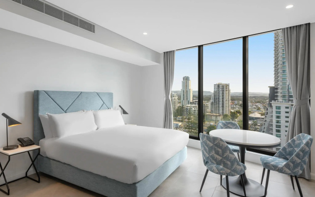 Meriton Suites Surfers Paradise – Guest Rooms – Gold Coast