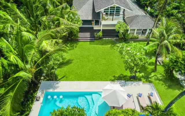 Spacious 2 Villas combined, 9 bedrooms, 2 pools – Outside – Kerobokan Kelod