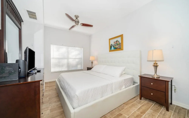 Enchanted Townhome Near Disney Parks 3Br