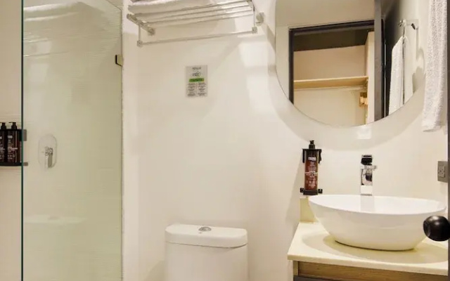 Hotel Attic 33
