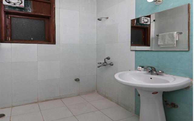 OYO 10662 Hotel Town Noida