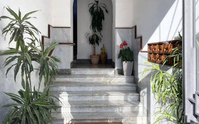 Luna Rossa Roma Guest House