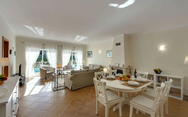 Villa in Carvoeiro With Swimming Pool