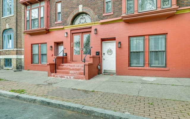 Downtown Albany Apartment: Walkable Location!