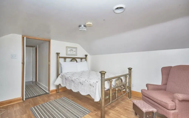 Exclusive Waterfront Beach House Retreat