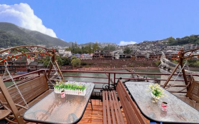 Phoenix Yixiao Qingcheng River View Homestay – Outside – Xiangxi