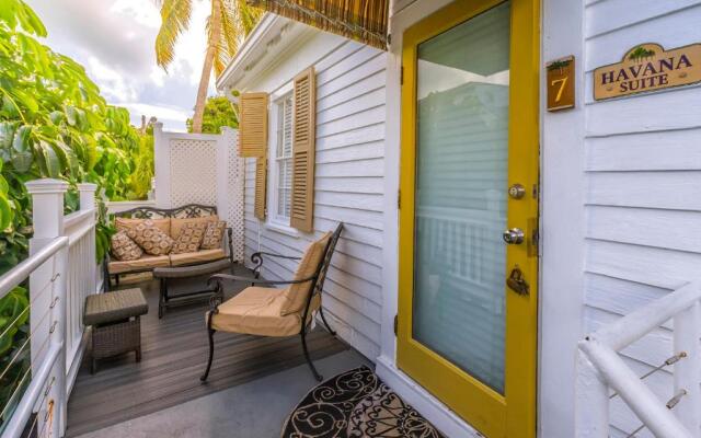 Seascape Tropical Inn - Adult Exclusive