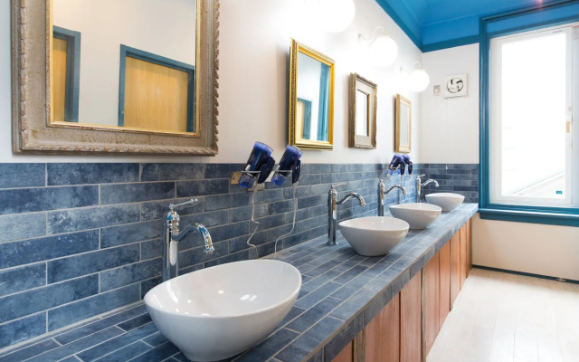Little Barrel Guest House - Hostel