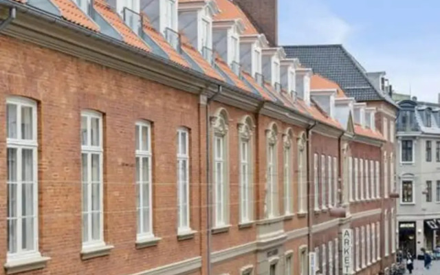 Three-story House Four Rooms