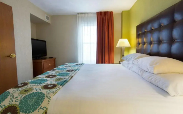 McAllen Plaza Hotel & Suites