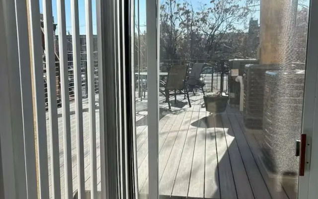 Cozy 2-3 Bedroom Apt in Center City