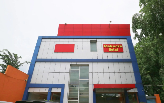 RedDoorz Plus @ Jalan Pemuda Jakarta