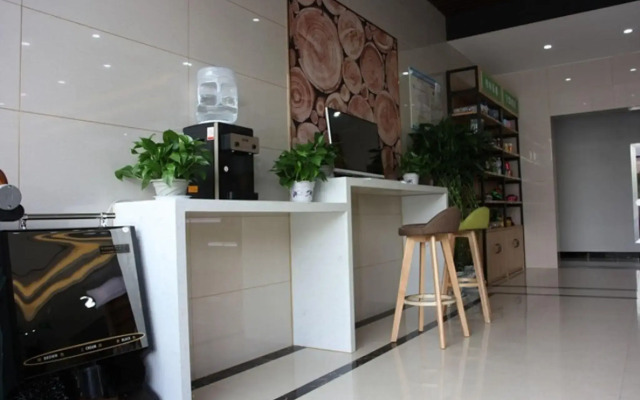 GreenTree Inn Zaozhuang High-speed Train Station Express Hotel