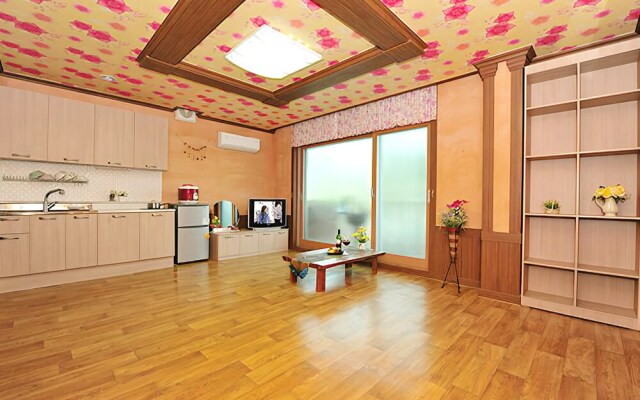 Yeongju Pusoksa Maple Road Pension