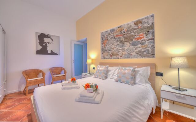 La Dolce Vita Pied Dans L' Eau