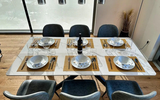 Garden Residence - Premium Castle View Apartment