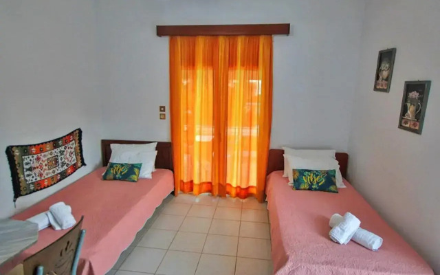 Eretria Cozy Home - Spacious Garden Retreats