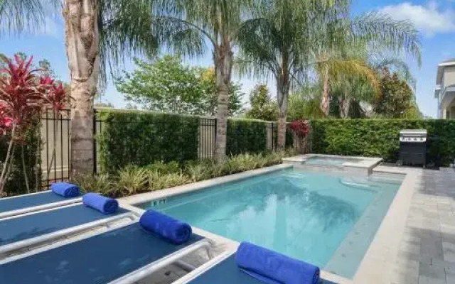 Eight Bedrooms with Pool & Spa 481