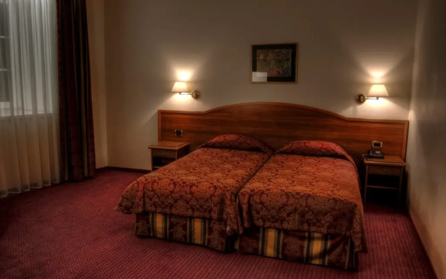 Atrium Suites