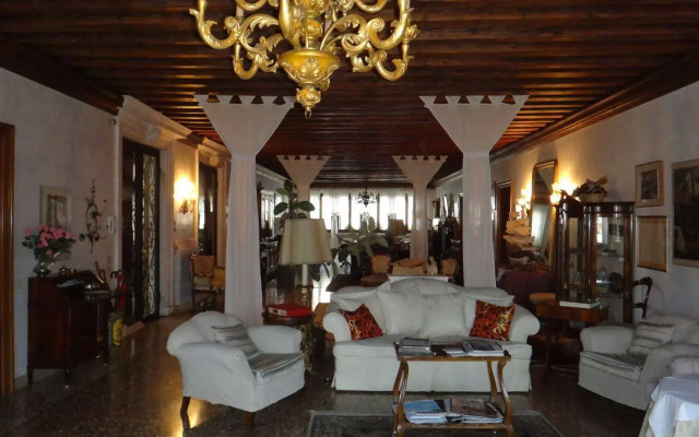 At Home A Palazzo