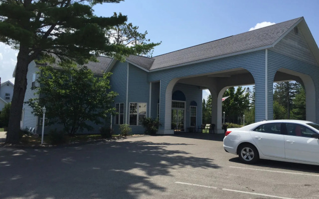 Fairview Beachfront Inn & Waterpark