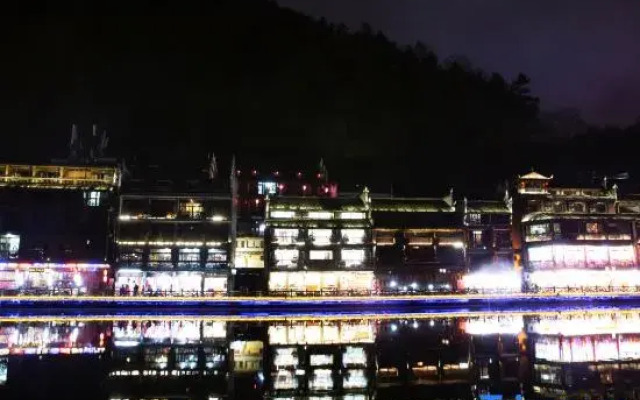 Zixuan Pavilion Riverside Inn