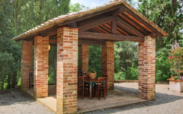 Peaceful Villa Stay in Tuscany