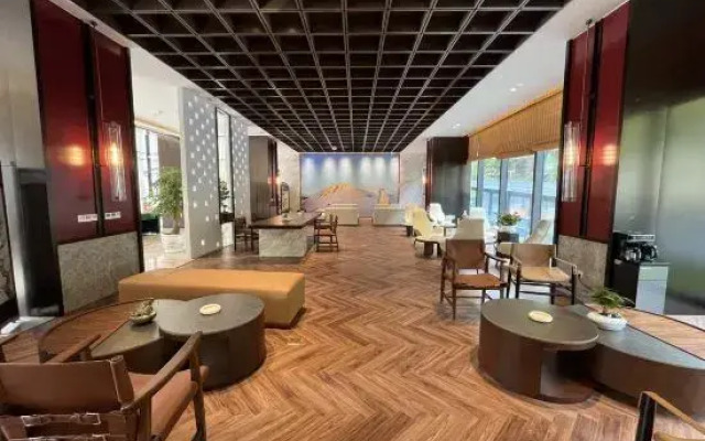 Baoxing Jiajinshan Hotel