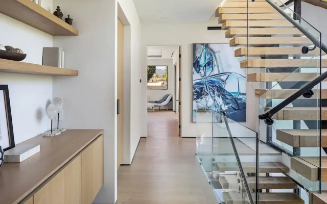 Elegant Melrose Home w Pool and Private Rooftop