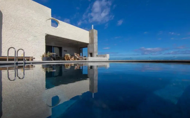 Exclusive Design Villa : 1080 m2, oceanfront, 2 swimming pools.
