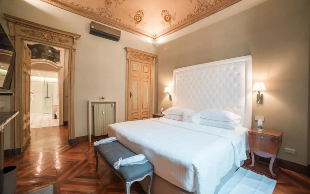 Royal Palace Luxury Suites & Hotel