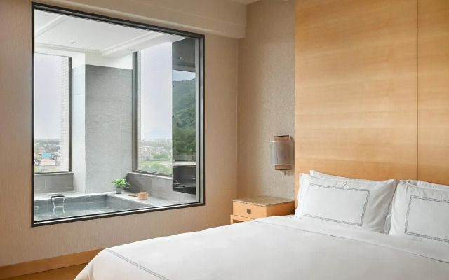 Evergreen Resort Hotel (Jiaosi)