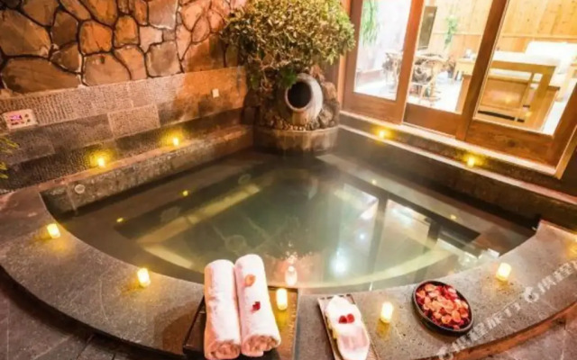 Rehai Health Hot Spring Hotel