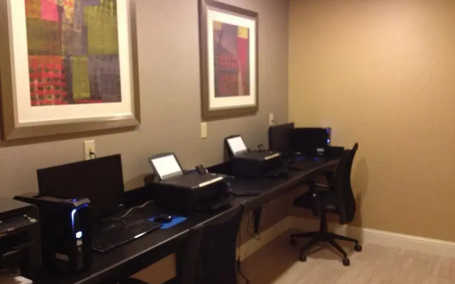 Holiday Inn Express Hotel & Suites Marion Northeast by IHG