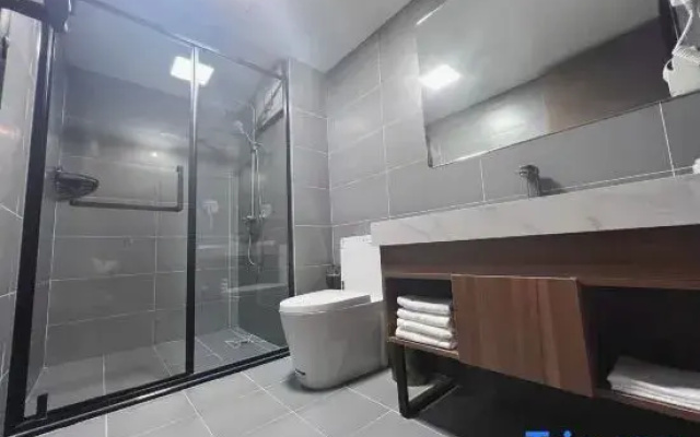 Homeinn Superior Cloud Hotel (Chaoyang Youyi Avenue Railway Station)