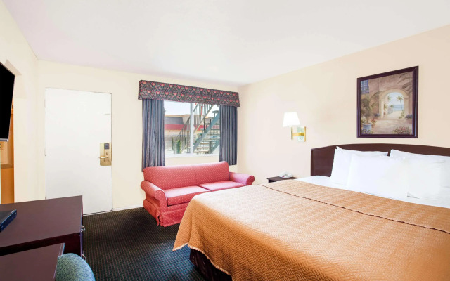 Travelodge by Wyndham Barstow