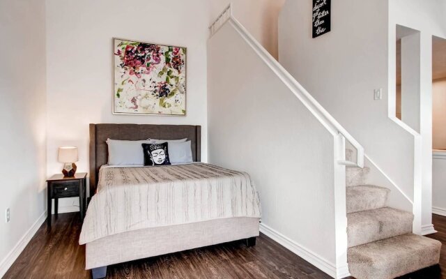 Beautiful San Diego Private Entrance Open Bedroom + Upstairs Loft! (H1)