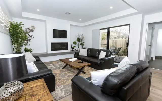 Two Ten Luxury CBD Accommodation