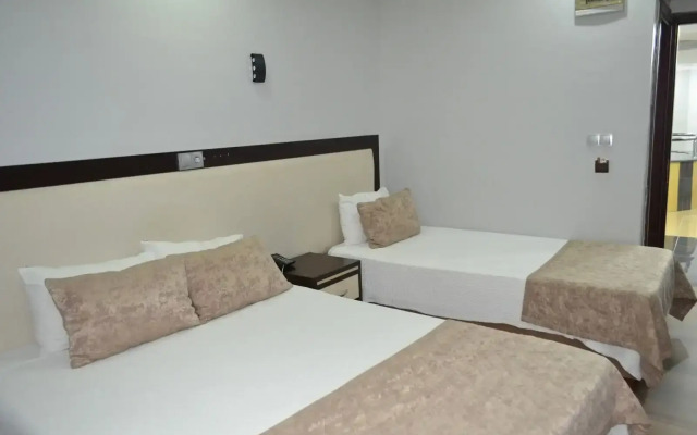 Adana Kucuksaat Hotel