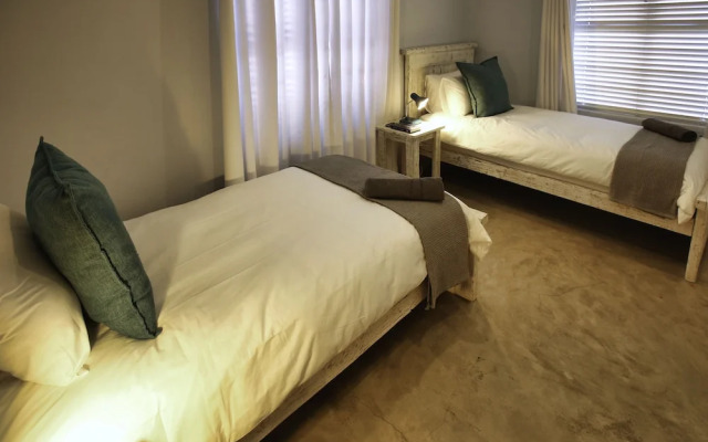 Sandy Feet Langebaan 8-sleeper