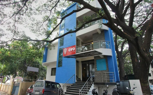 OYO 8884 The City Living