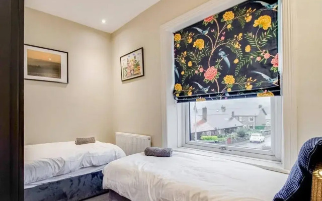 Cosy Walkers Retreat in Meltham Doggie Friendly