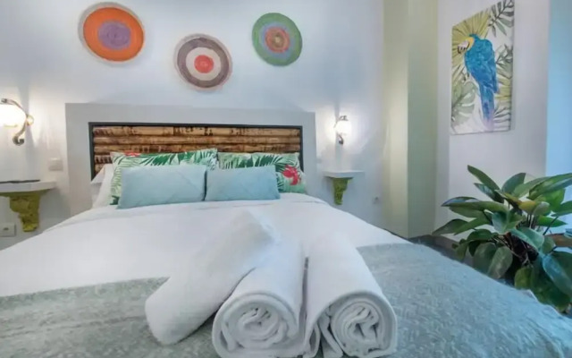 Molucano Themed Rooms