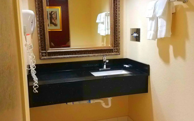 Red Roof Inn & Suites Houston - Hobby Airport