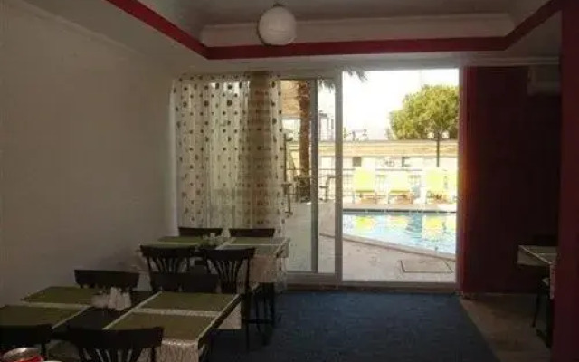 Status Hotel