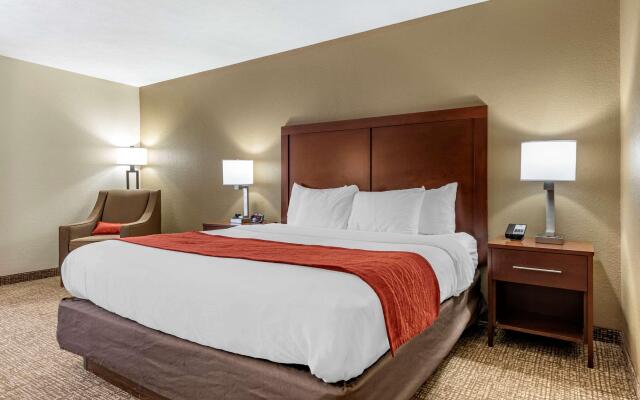 Comfort Inn & Suites Cincinnati Eastgate