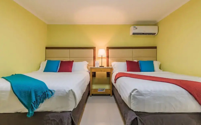 2 Queen Studio w Pool BBQ Hotwater Close 2 Beach